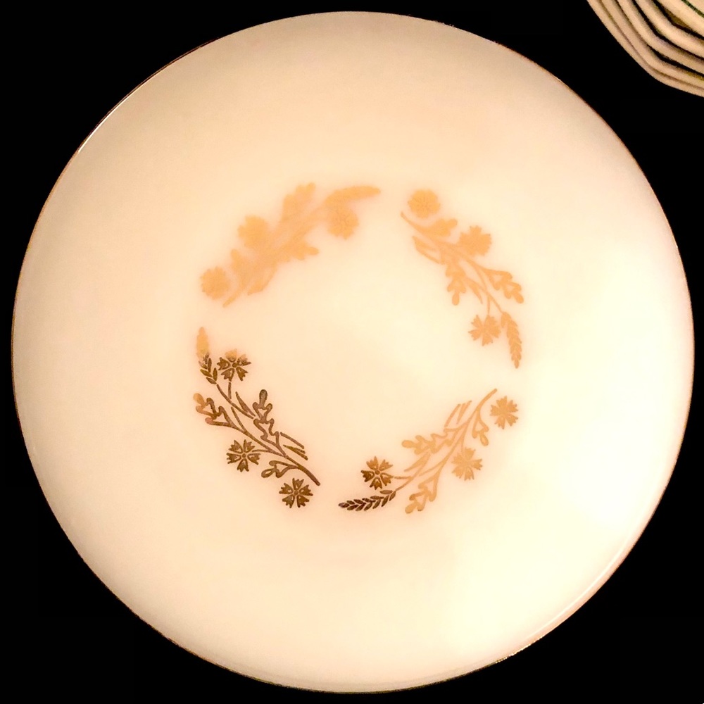 6 Meadow Gold dinner plates